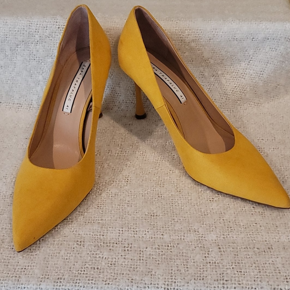 Zara Suede Mustard Pumps